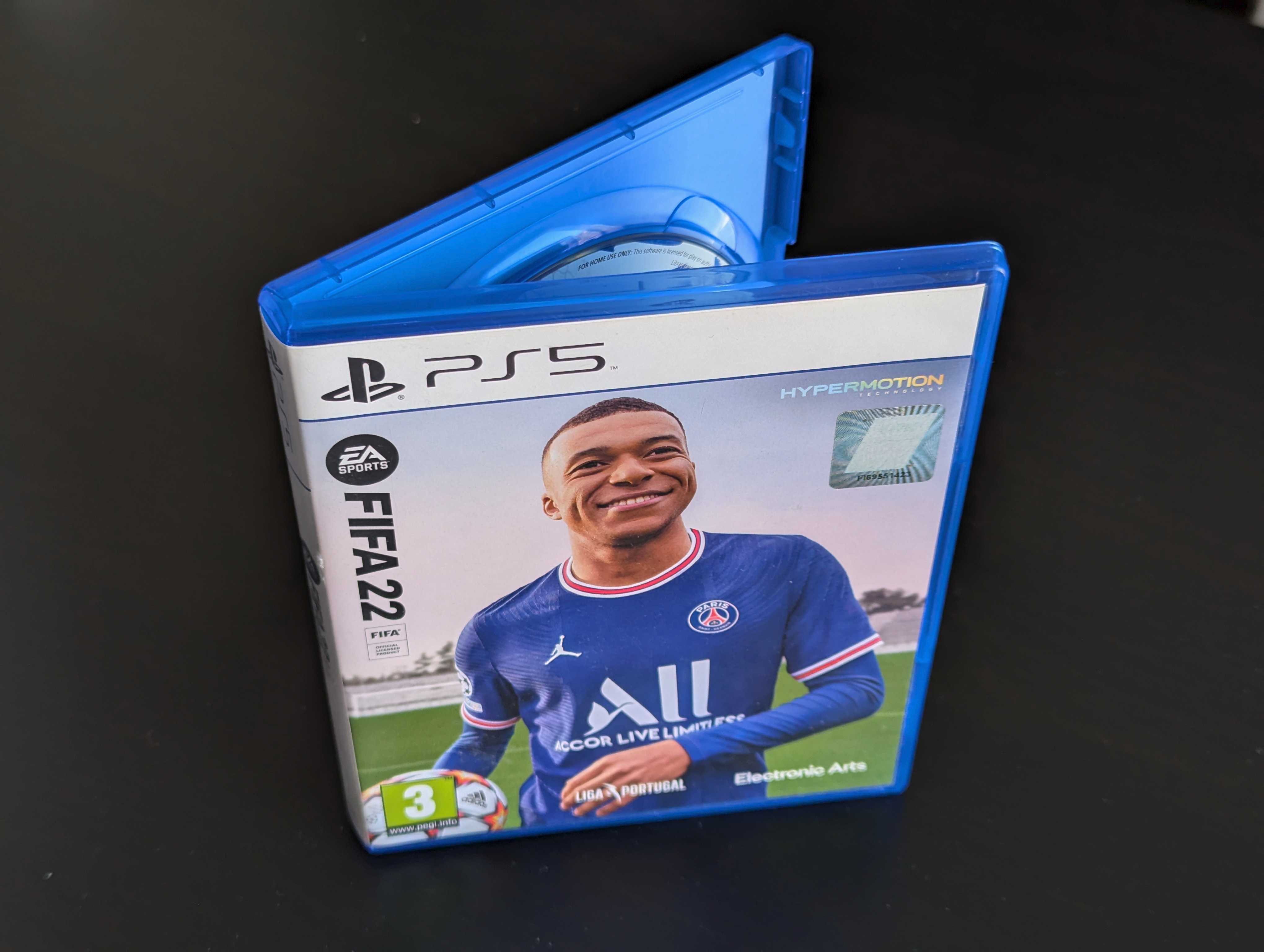 PlayStation 5 825GB (edição disco) com caixa, dois comandos e FIFA 22