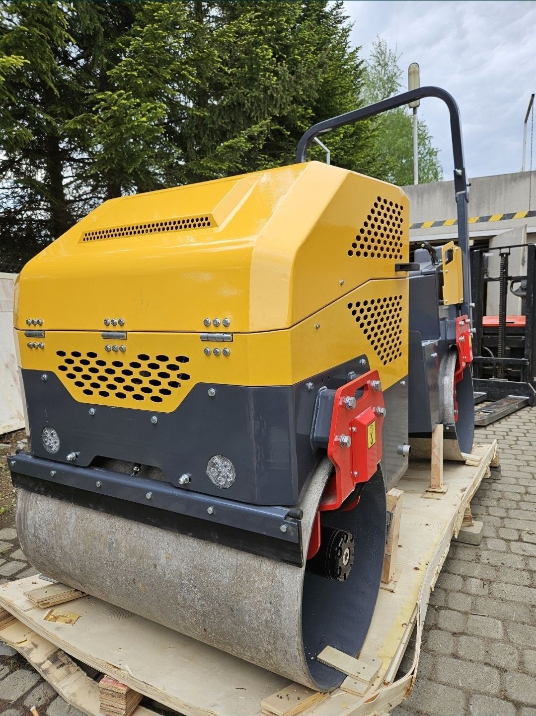 Walec drogowy mod: FS-RL 2.0X Kubota 1105-E3B nowy, asfalt