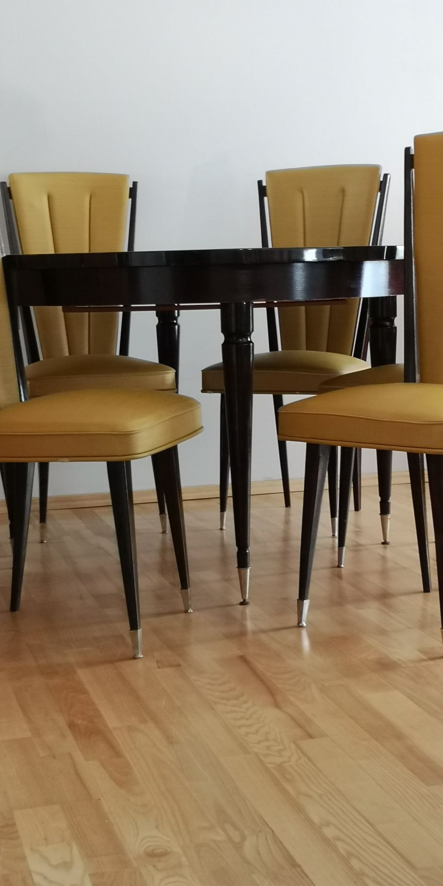 Mid century. Sygnowany. Stół z krzesłami