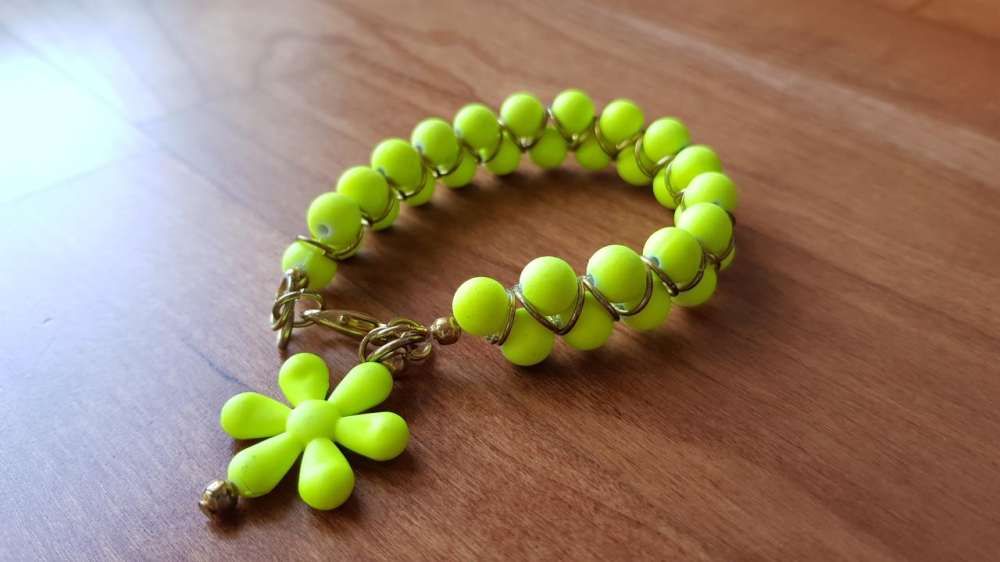 Pulseira amarela fluorescente