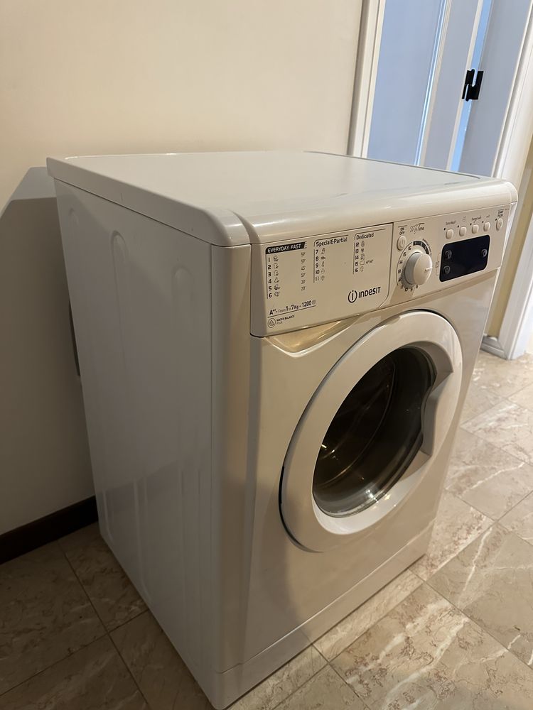 Máquina lavar roupa 7Kg Indesit