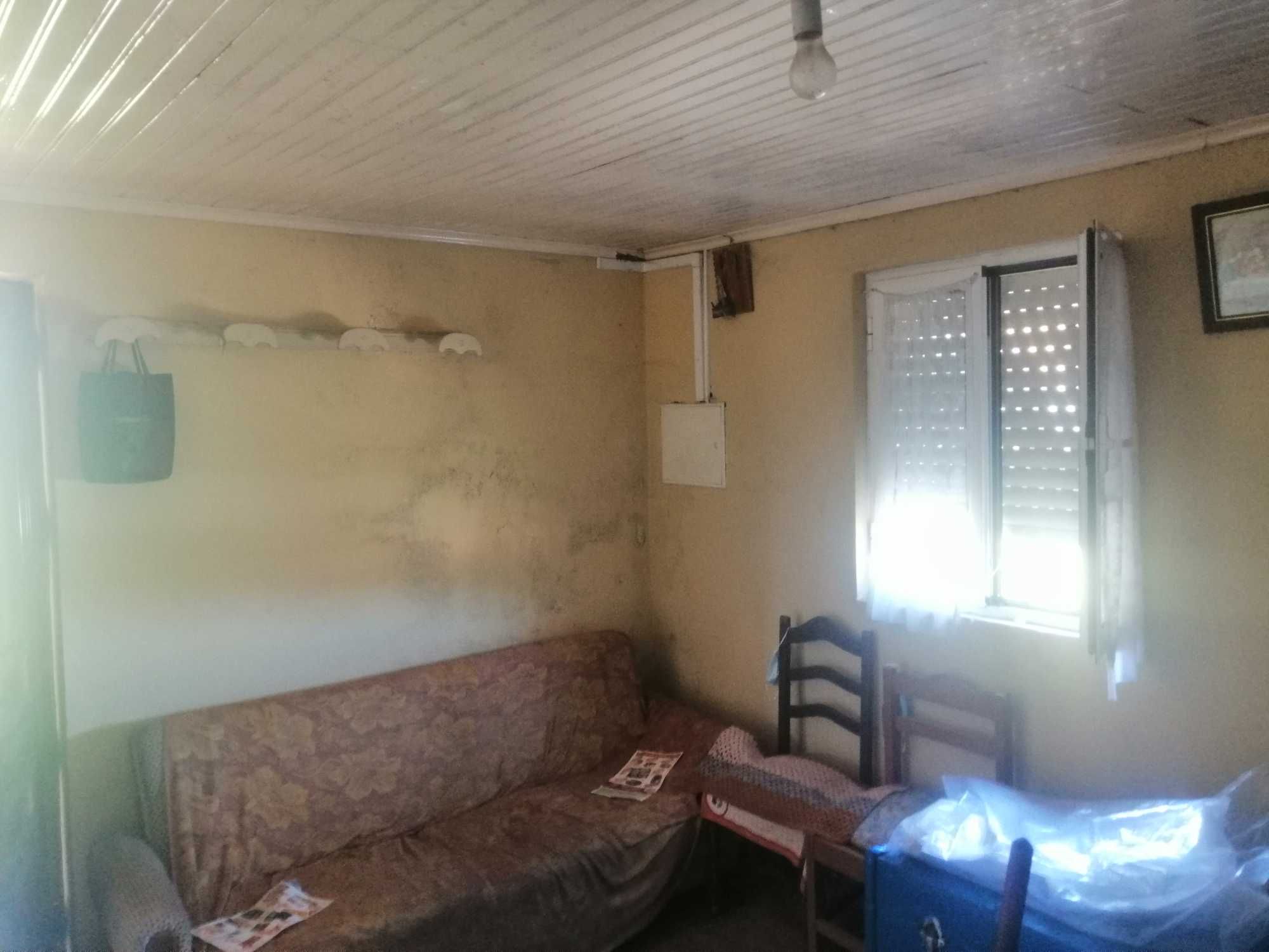 Moradia T3 com pequeno terreno para horta