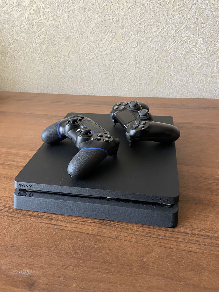 Приставка PS4 Slim 1TB 2 джойстика + 2 акаунта