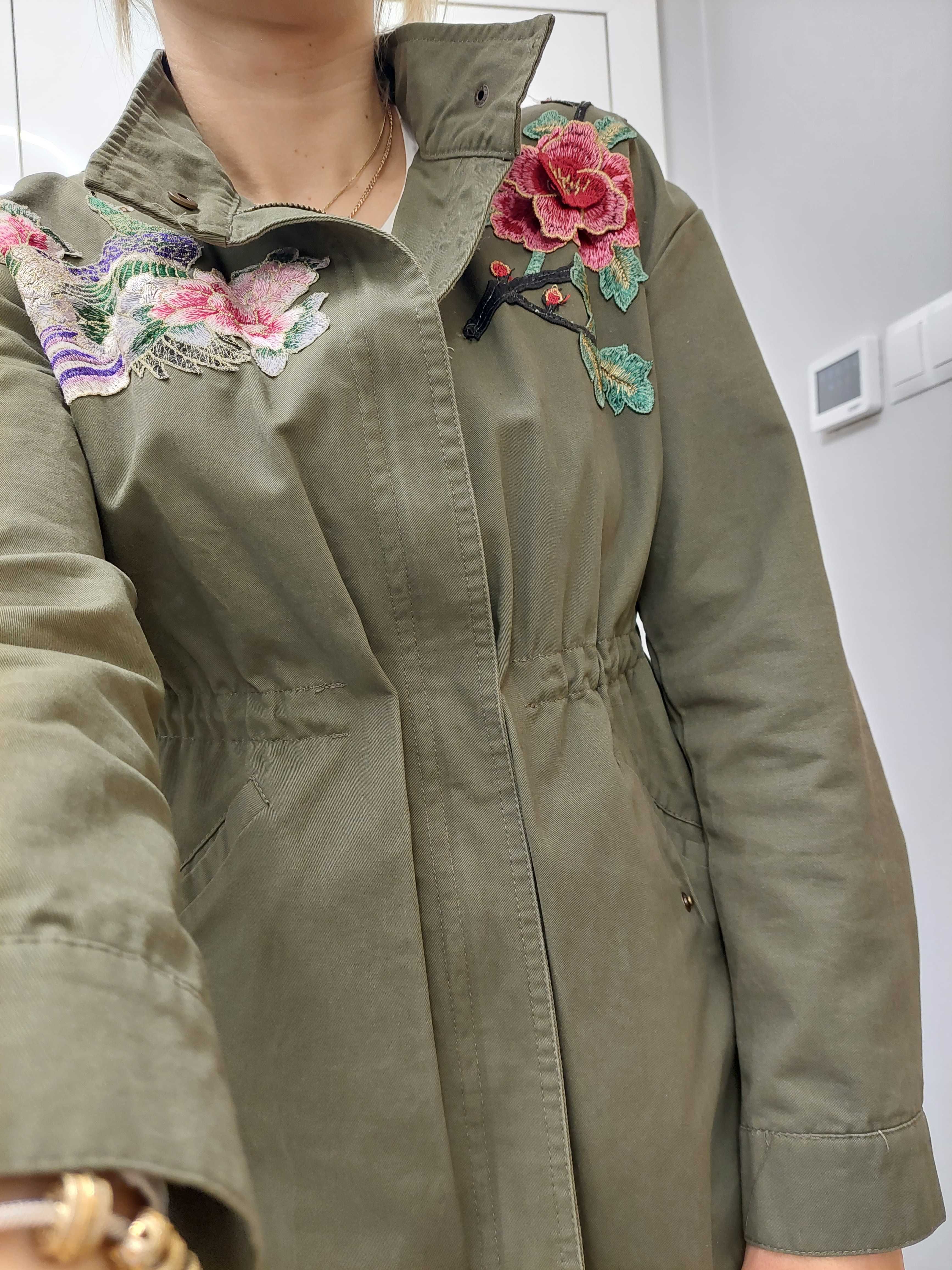 Kurtka parka khaki z naszywkami S