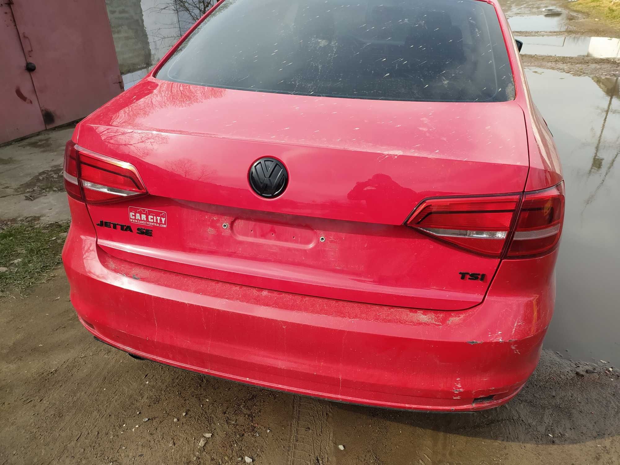 Задні фонарі VW Jetta 6.  стопи в кришку багажніка Джетта 6.