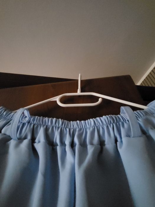 Spodnie damskie materiałowe z kieszeniami.  Rozmiar z metki XXL.