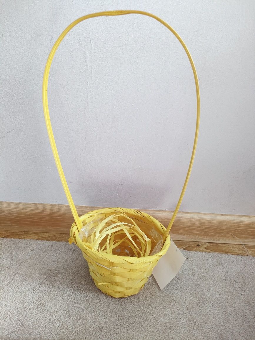 Żółty koszyczek, koszyk jak wiklina Wielkanocny