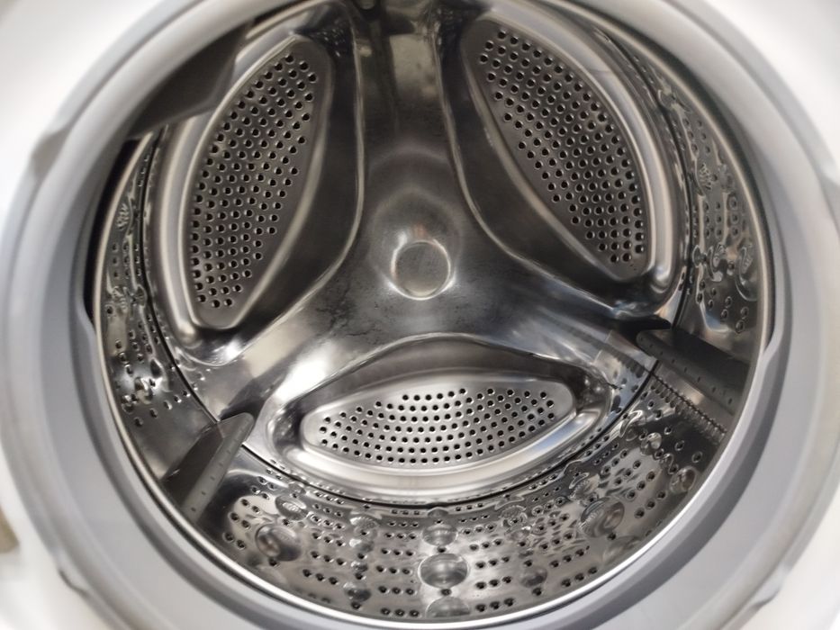 Пральна машина фірми LG, модель F60B8ND