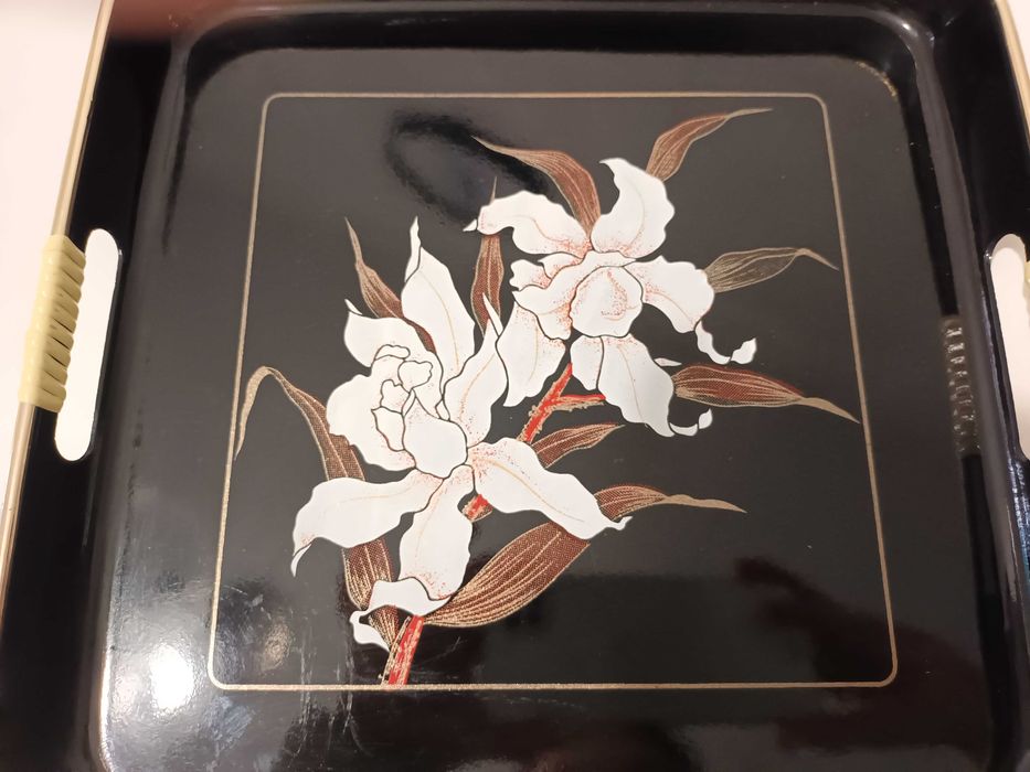 Conjunto de 3 tabuleiros em acrílico com flores