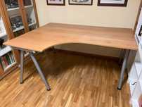 Secretária IKEA Galant 160x120cm c/ organizador de cabos