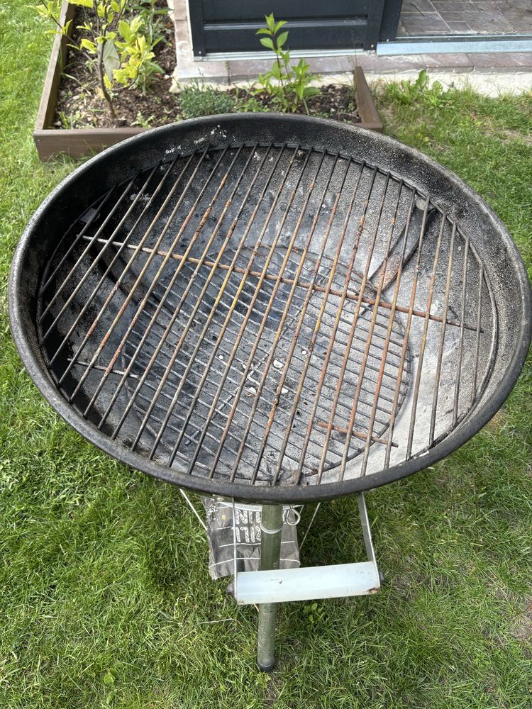 Grill okrągły na węgiel termometr