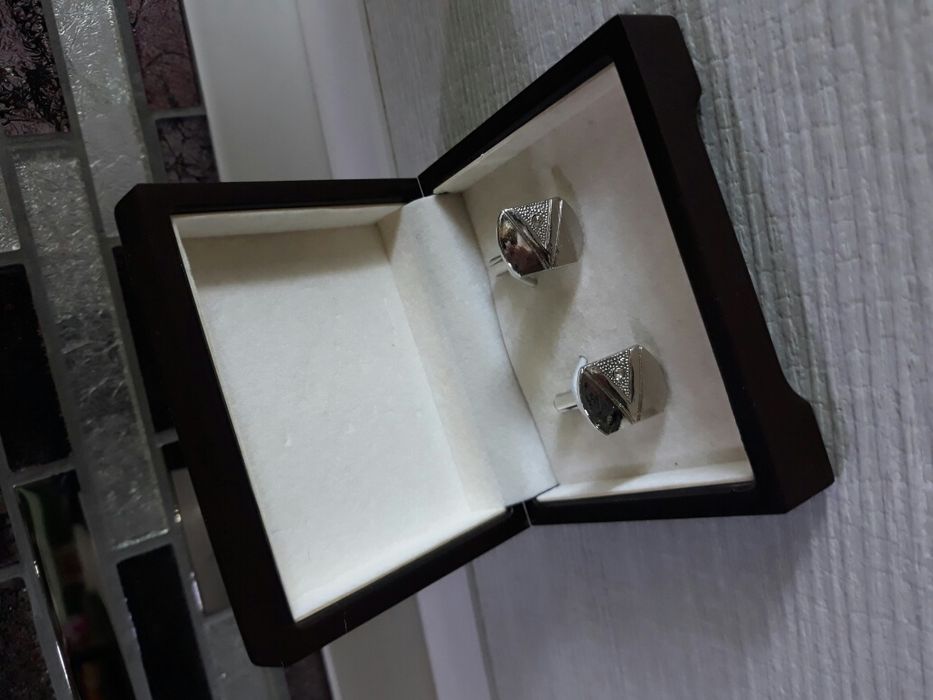 Продам запонки нові. Дуже гарні.