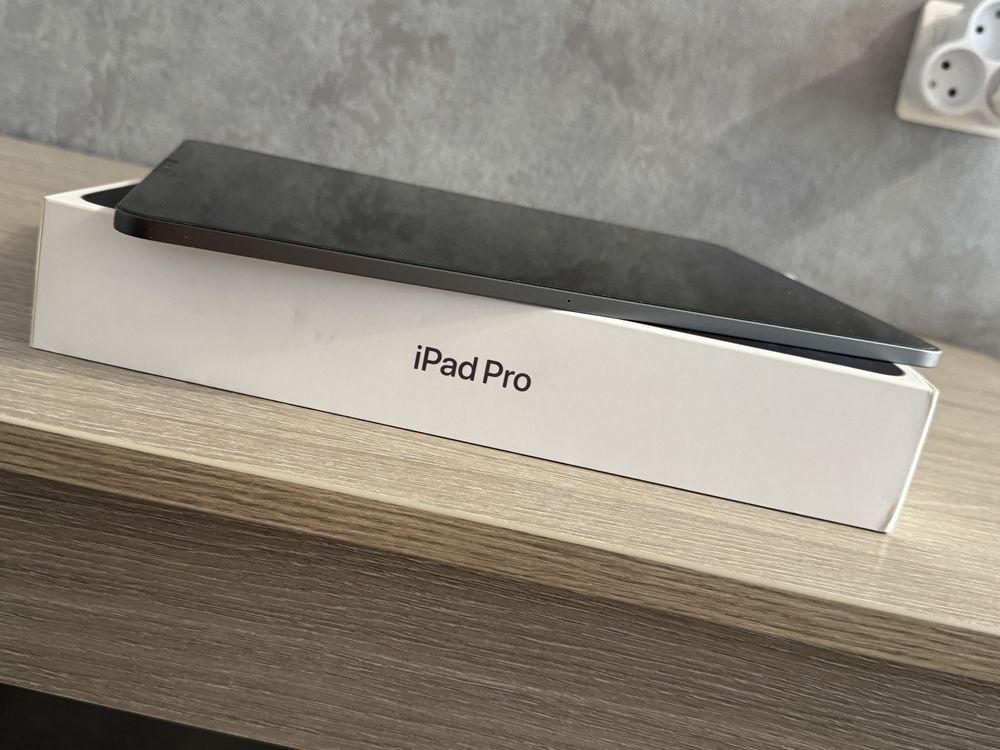 iPad Pro 12.9-inch (5th Generation) Wi-Fi
