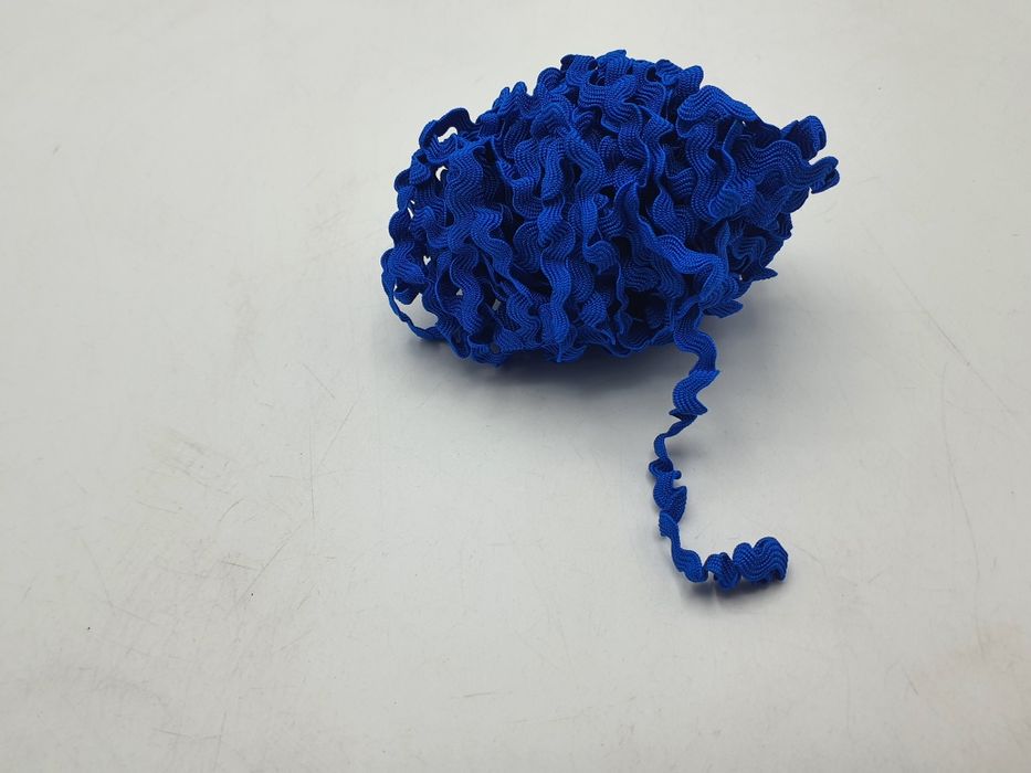 Tasiemka zygzak kupon 8,70 m.x 4 mm.