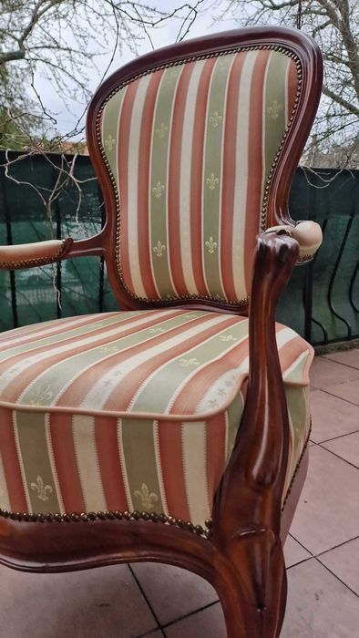 Elegancki Fotel w Stylu Ludwika Filipa XIX wiek