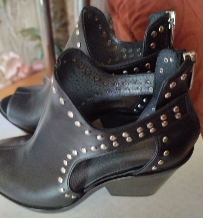 Продам нові шкіряні  туфлі