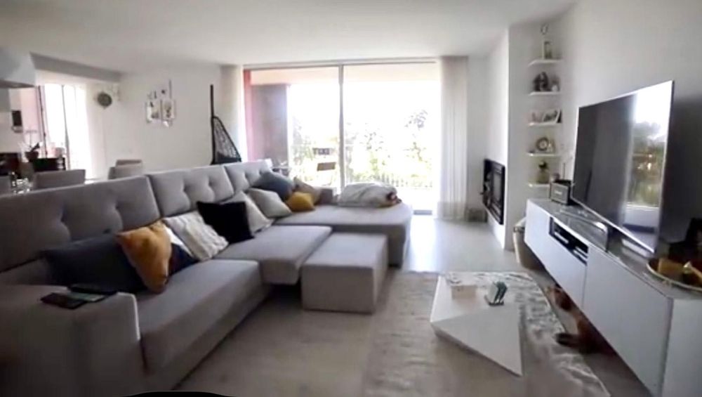 Sofá + apoio pés + 8 cadeiras