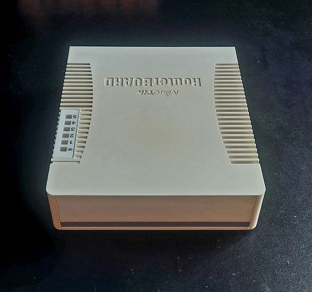 Роутер (маршрутизатор) MikroTik RB951G-2HnD
