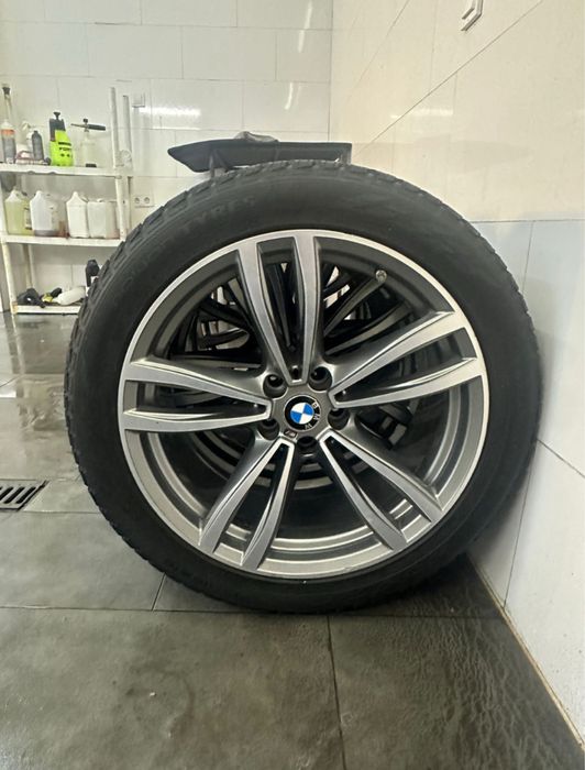 комплект, оригінальні диски BMW R19 з зимовою гумою Nokian 245/45 R19