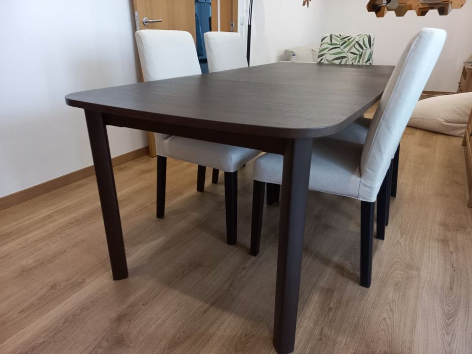 Mesa extensível (150/205/260 cm) + 6 cadeiras