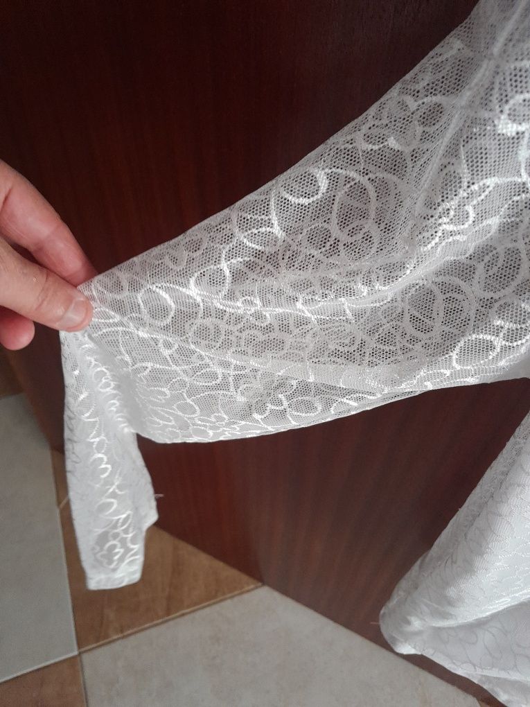 Blusa branca com renda