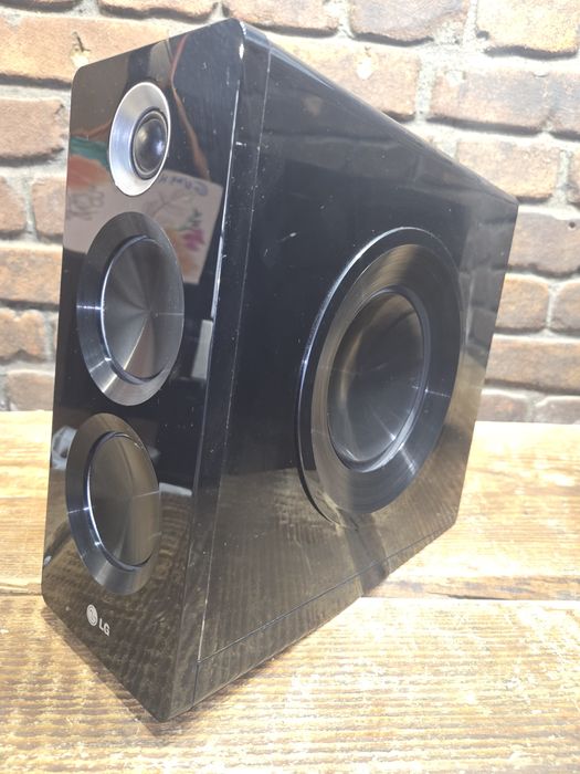 LG FAS 166 F , kolumny