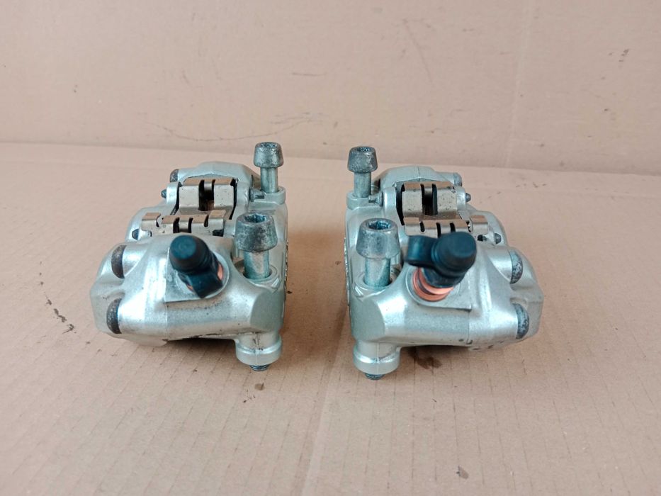 Ducati Monster 696 Zaciski Hamulcowe Przód BREMBO Zacisk Klocki 08-14