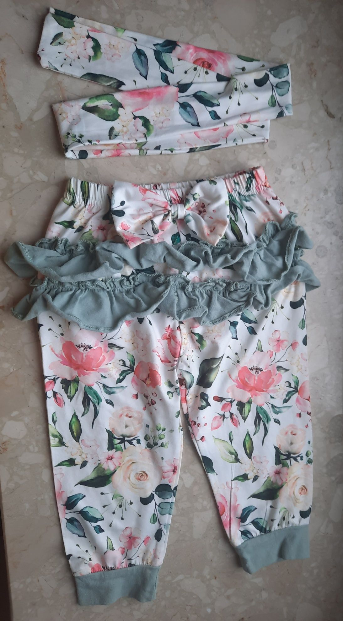 Spodnie z falbankami w kwiaty dla dziewczynki ze wstążką opaską 6 mcy