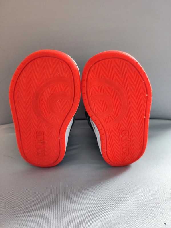 Adidas r 22 Nowe buciki unisex mega wygodne