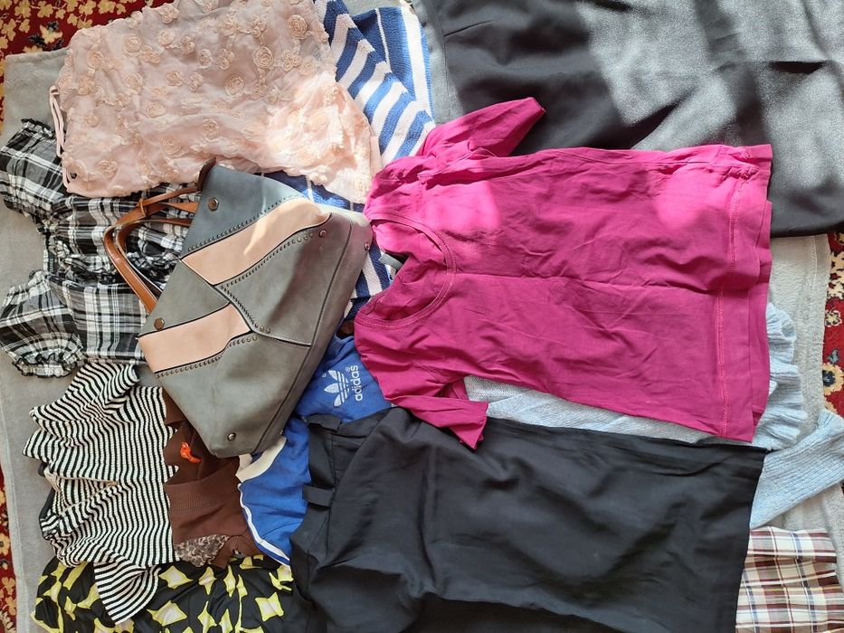 Zestaw ubrań damskich rozmiar M 17 szt i torebka