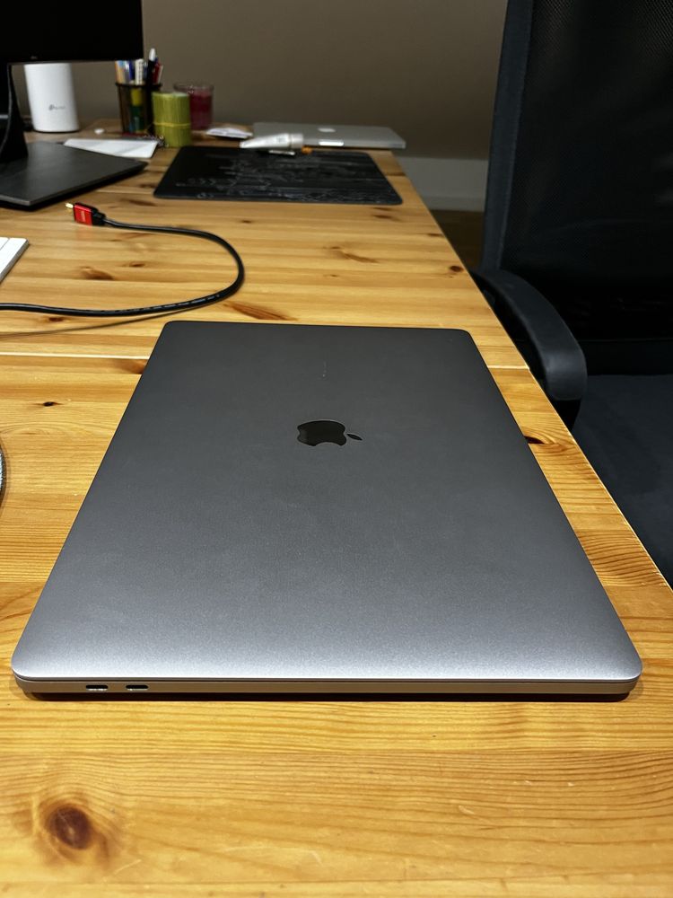 Macbook pro 16" i7 2,6ghz 32 gb 512 gb ssd 2019 rok