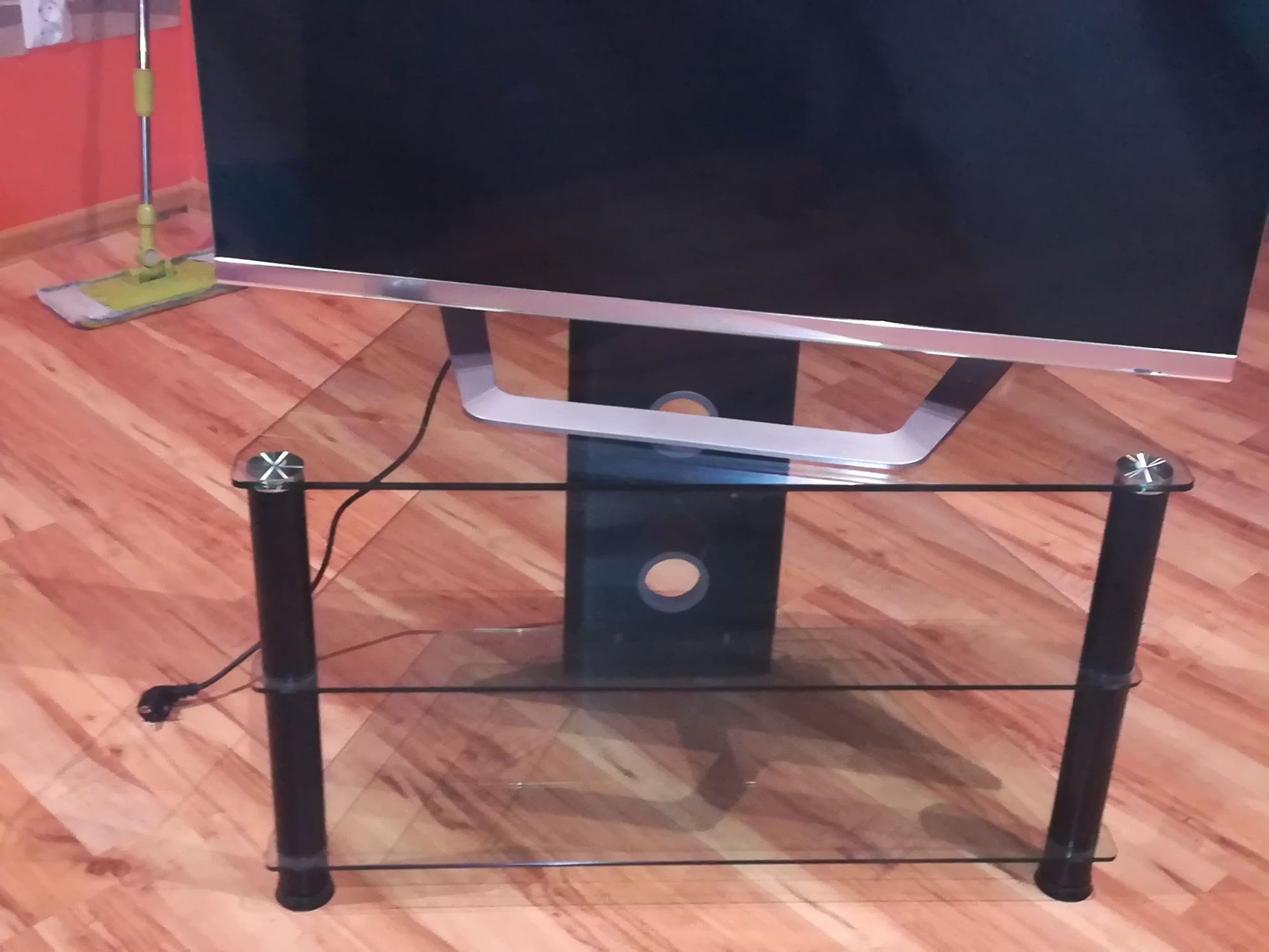 Pułka pod telewizor