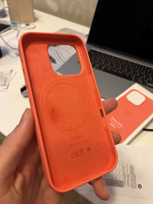 Чехол на iPhone 16 Pro