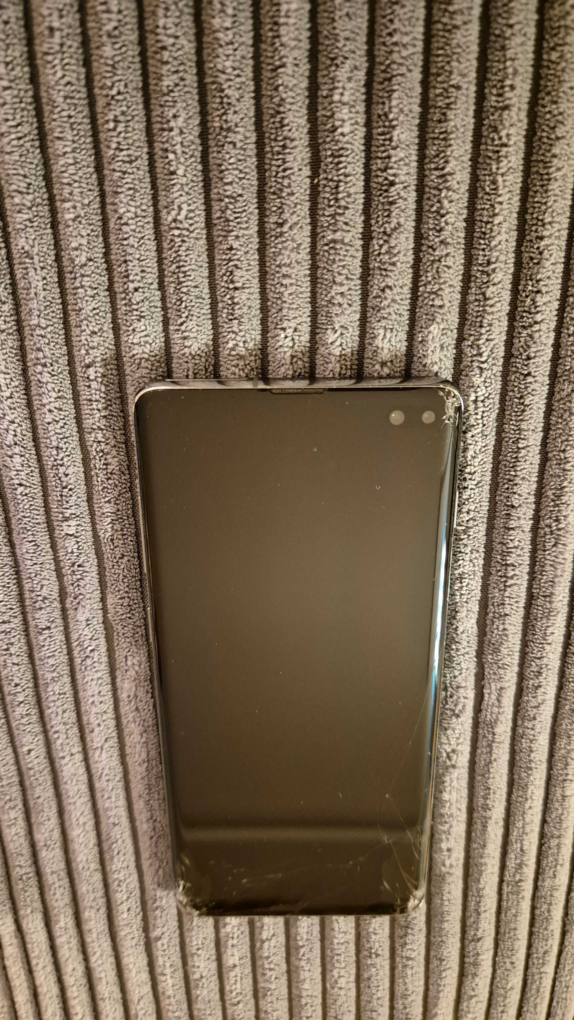 Samsung Galaxy S10+ uszkodzony, rozbita szybka