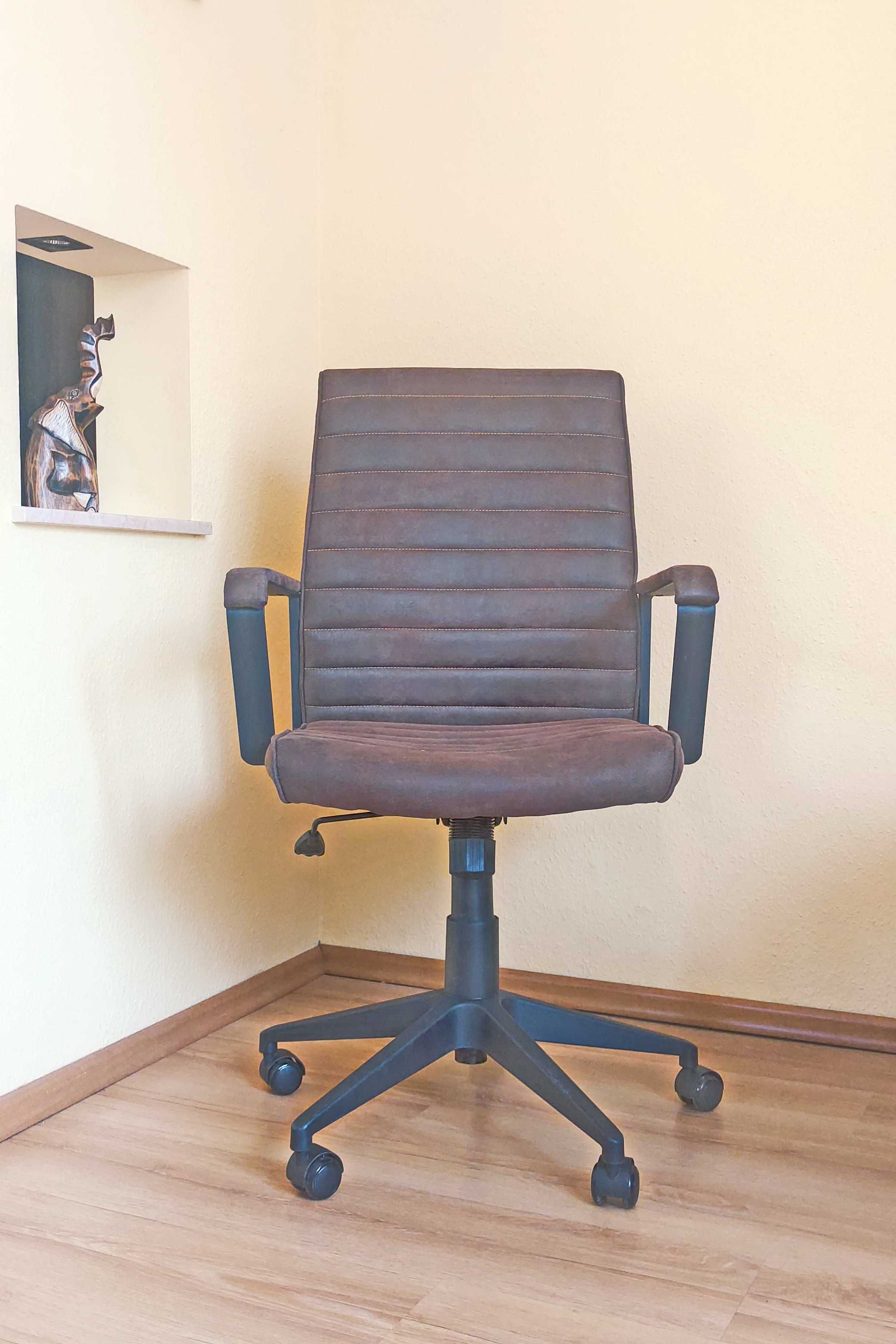 Krzesło obrotowe Kare Labora - skóra nubuk brąz - jak nowe - fotel