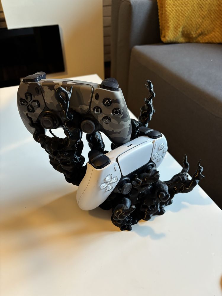PS5 Playstation 5 dwa pady/kontrolery + podstawka / stand, stan igła