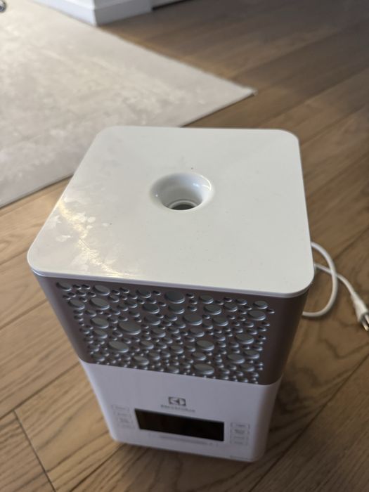 Зволожувач Electrolux НЕ РОБОЧИЙ!