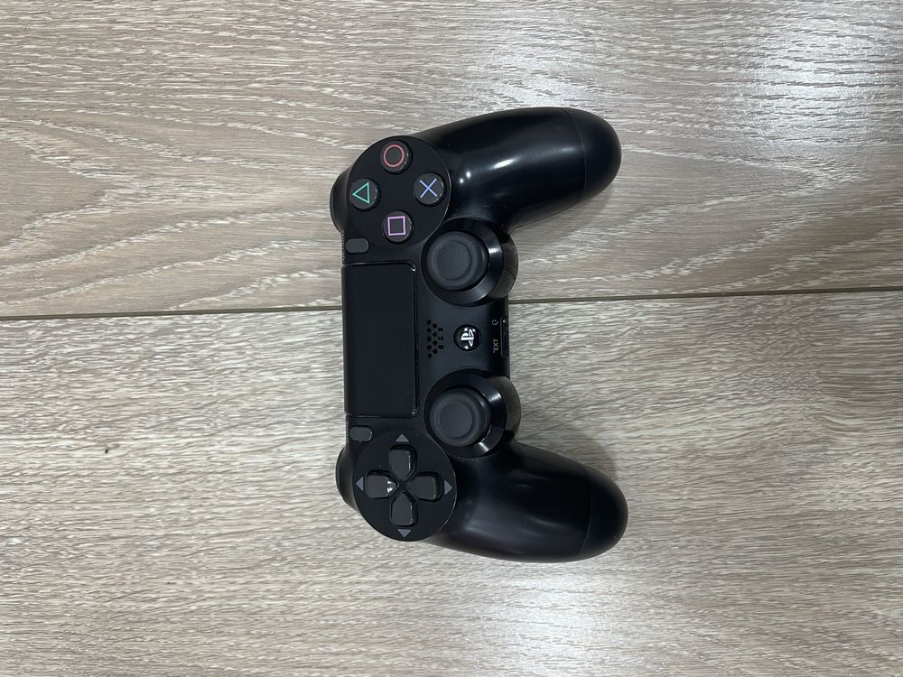 Продаю PS4 на 1тб