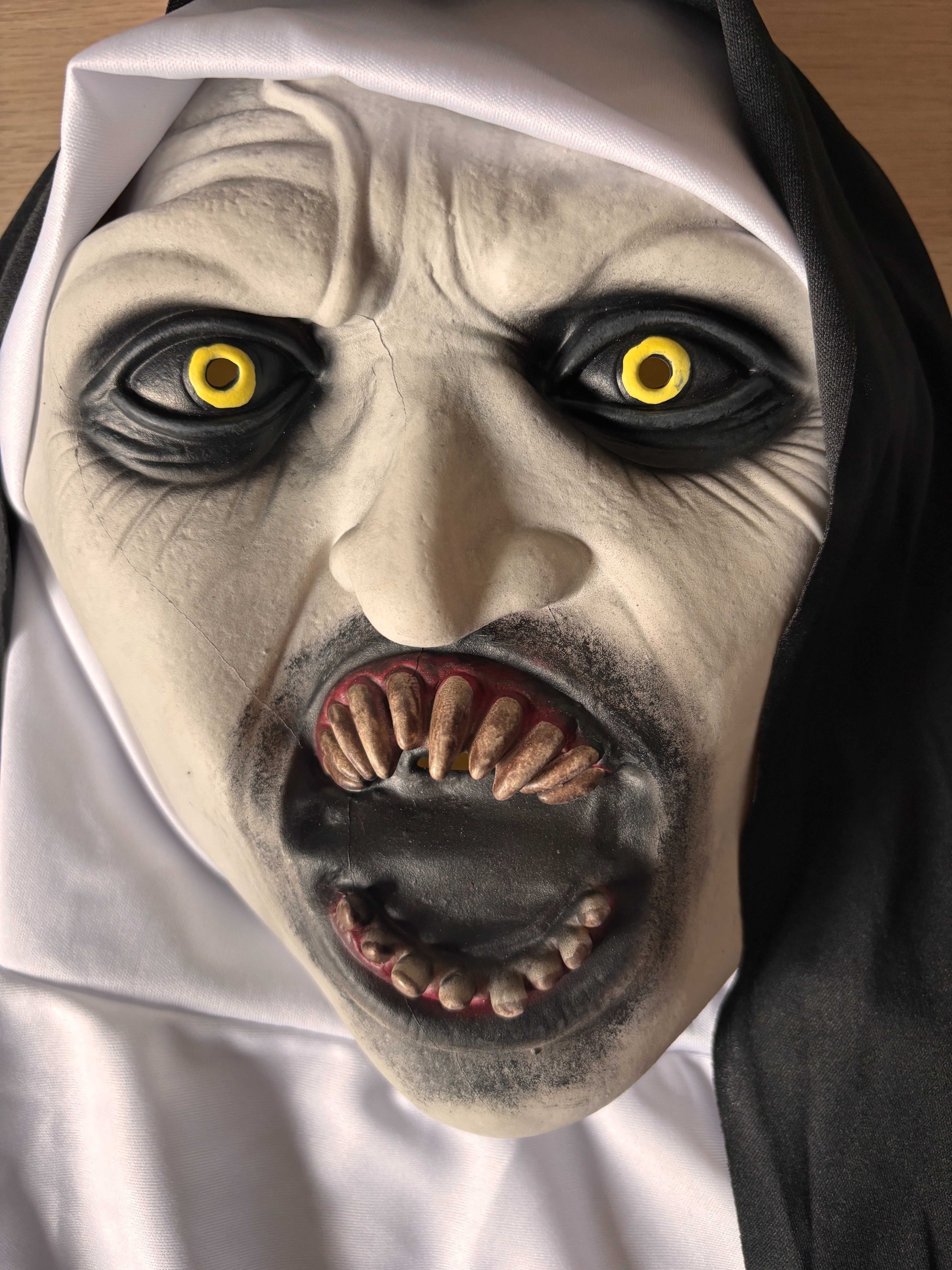 Máscara Valak halloween nova
