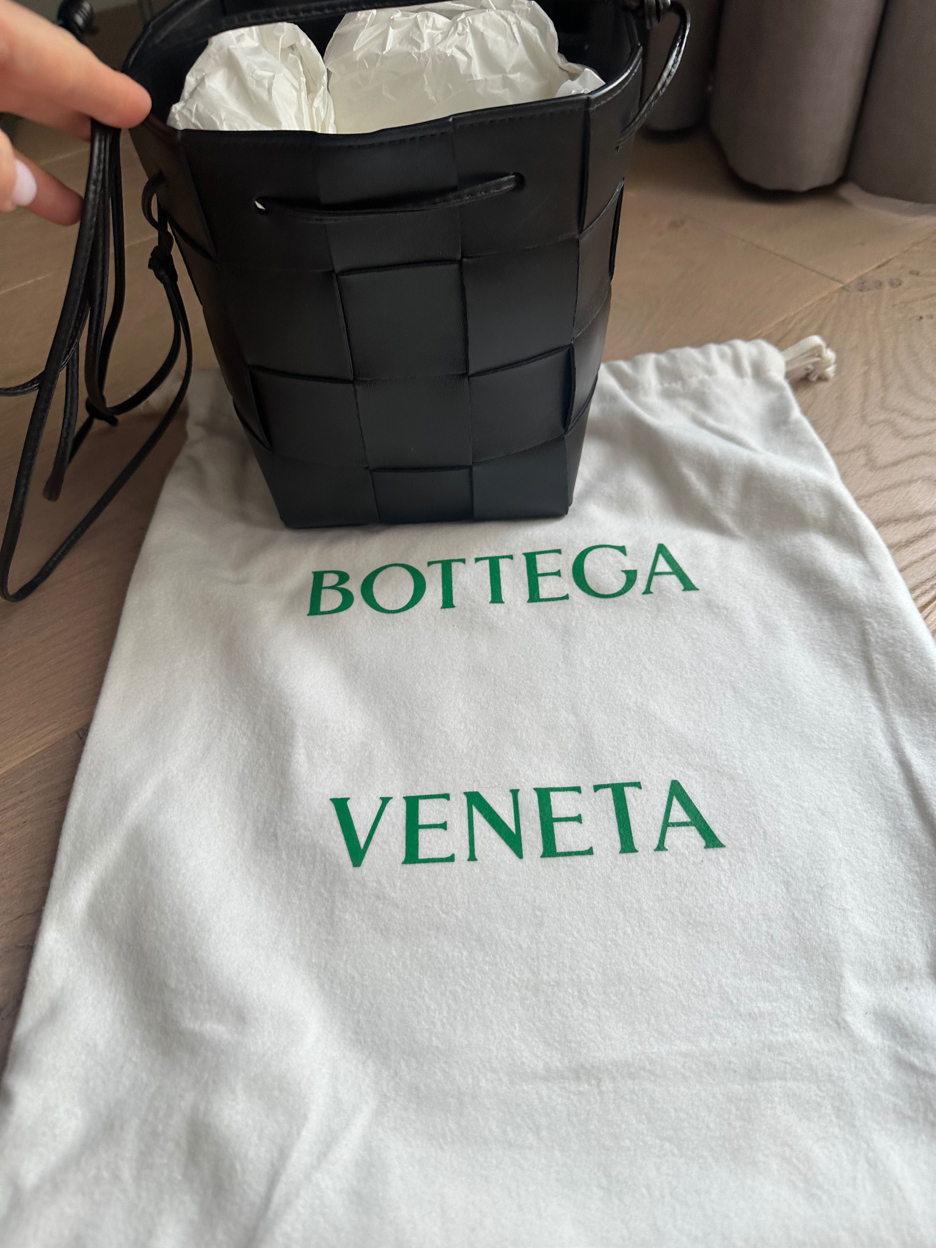 Сумочка Bottega Veneta Small Cassette Bucket