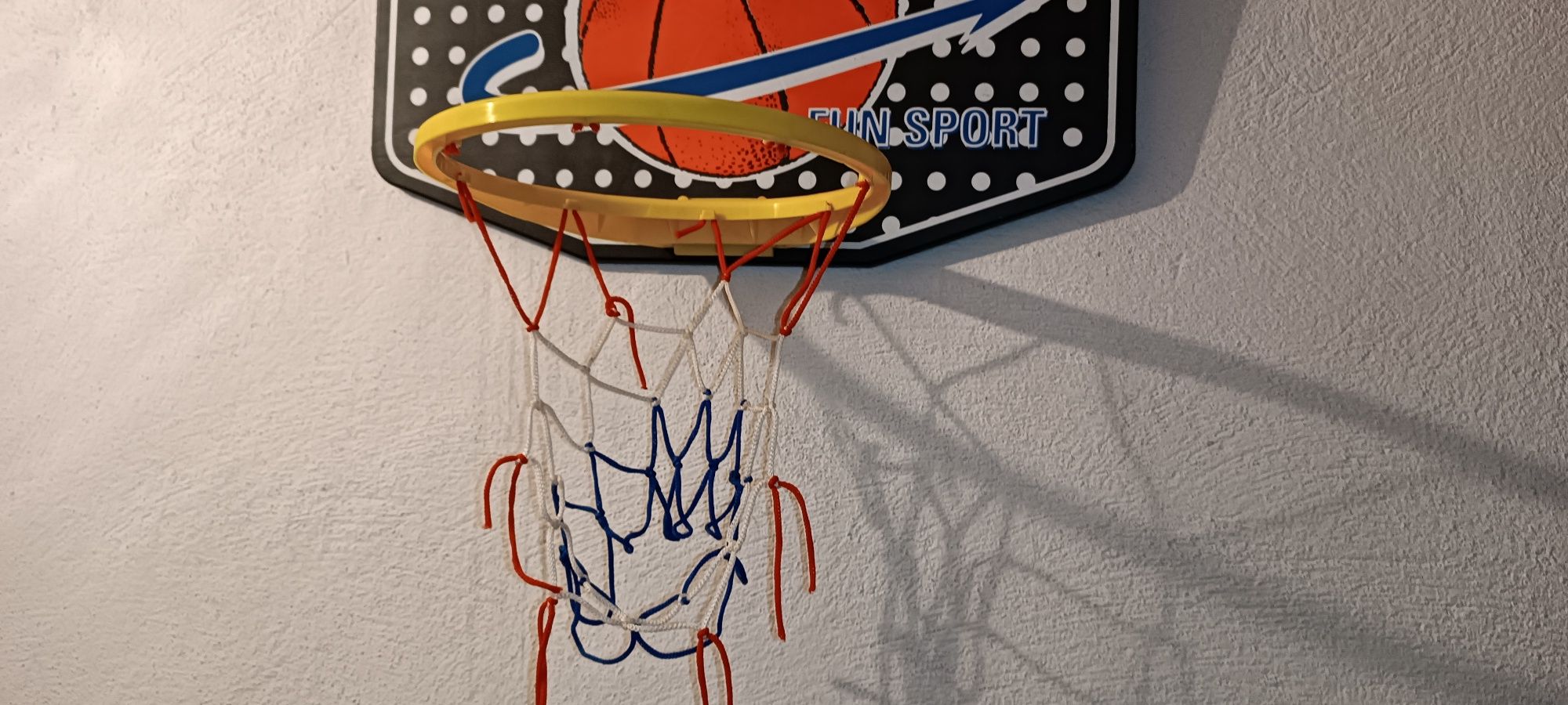 Tabela de basquetebol para crianças  com bola