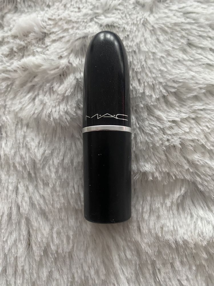 MAC Girl about town szminka pomadka do ust