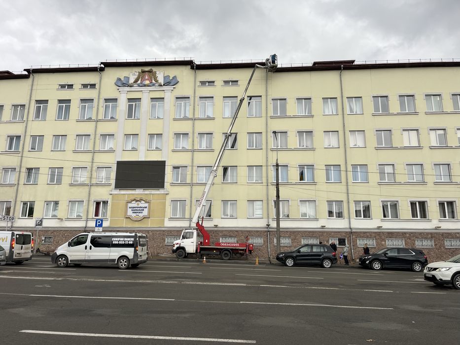 Монтаж кондиціонерів і реклами