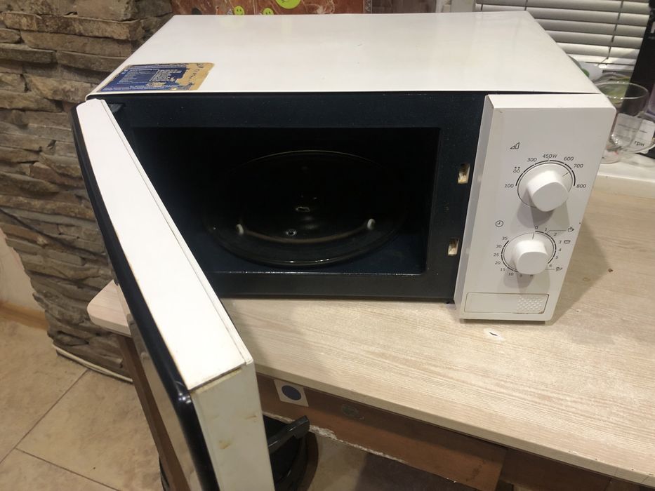 Продам мікрохвильова піч Samsung ME81KRW-1/BW