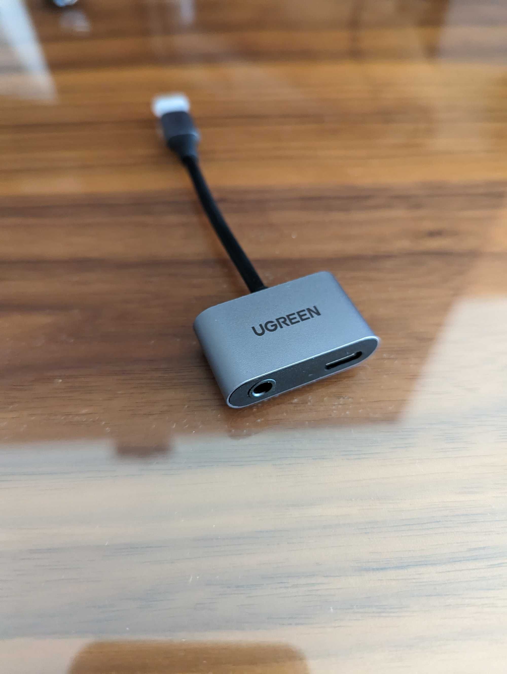 Adaptador UGREEN USB-C/ para Headphone Jack 3.5mm+USB-C