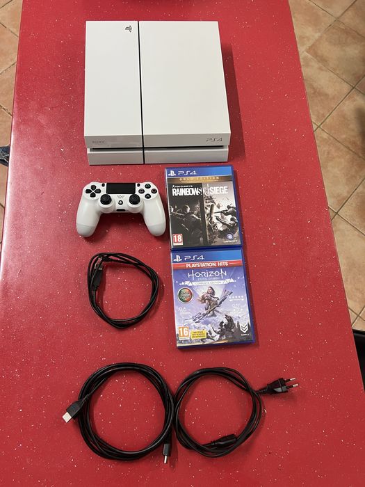 PlayStation 4 + Comando + Jogos (Horizon, Rainbows, Roblox,Fortnite)