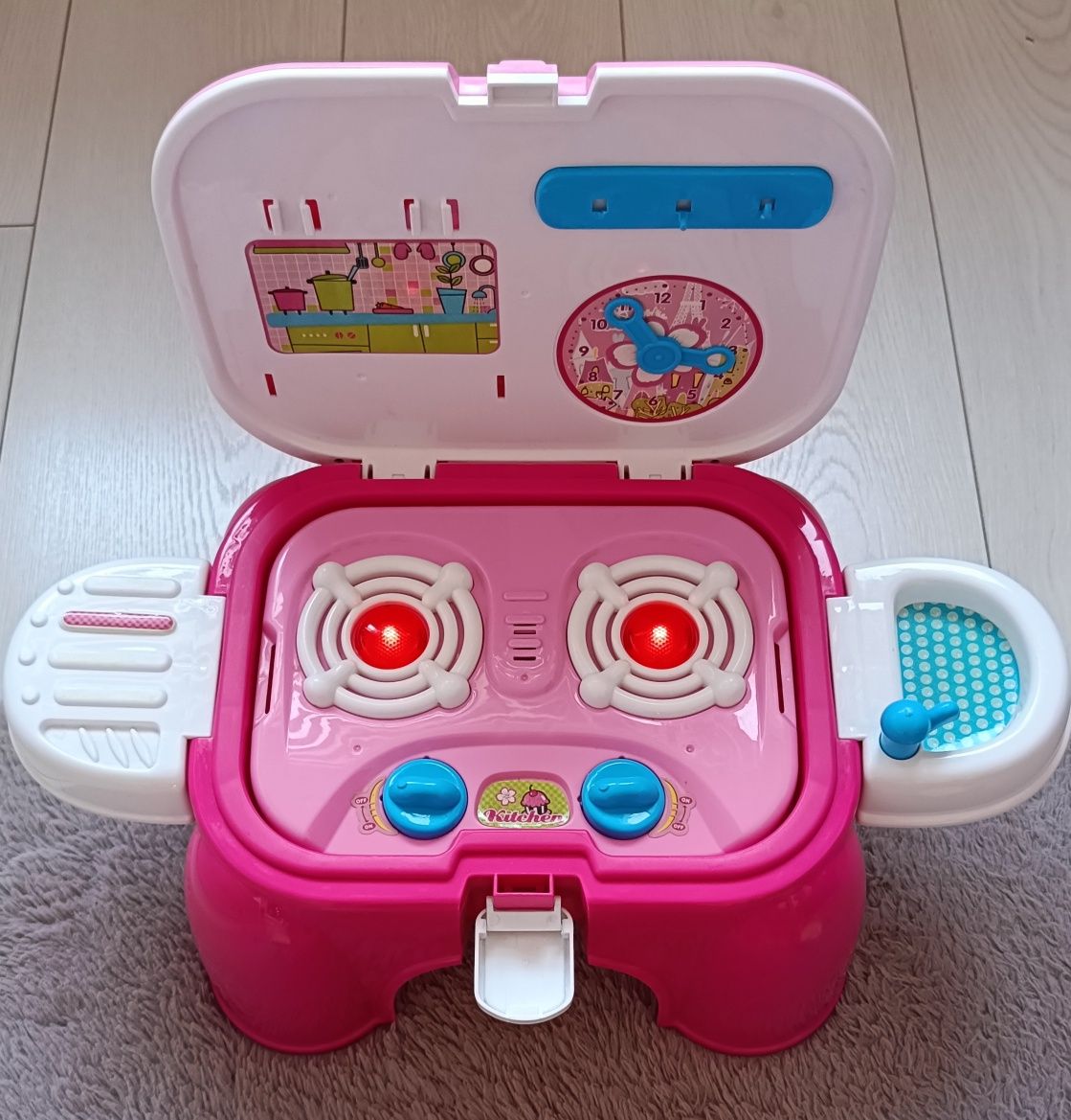 Mini kuchnia taboret dla dzieci Tobi Toys + zestaw do kawy
Model – T