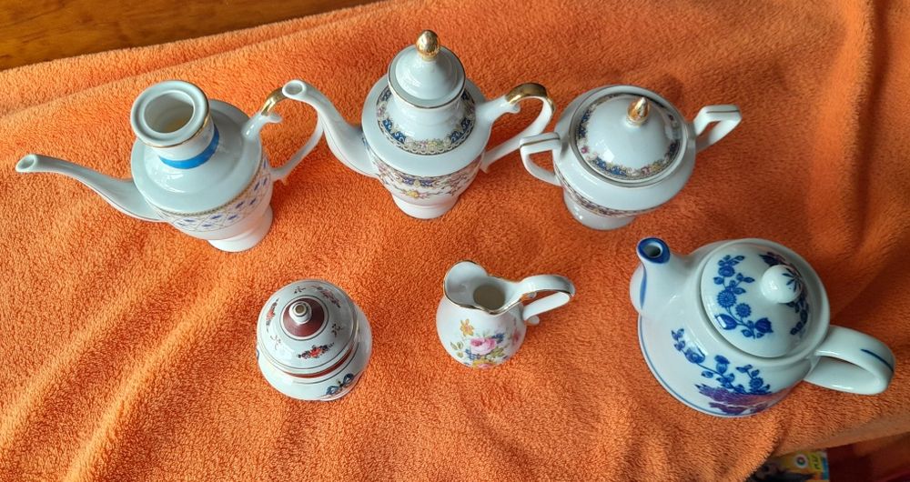 Louças .. pequenos boles de chá antigos