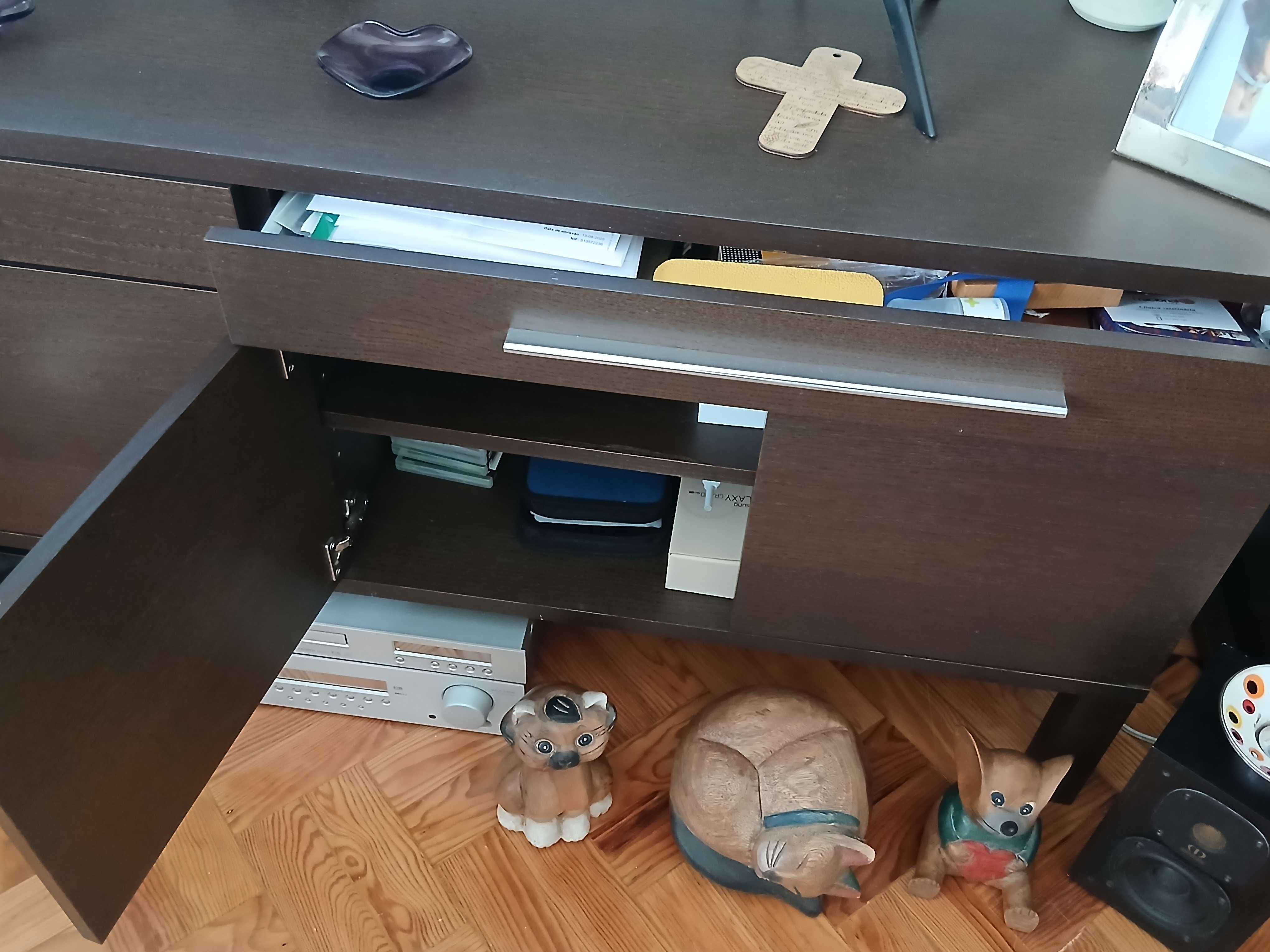 Aparador BJURSTA Ikea