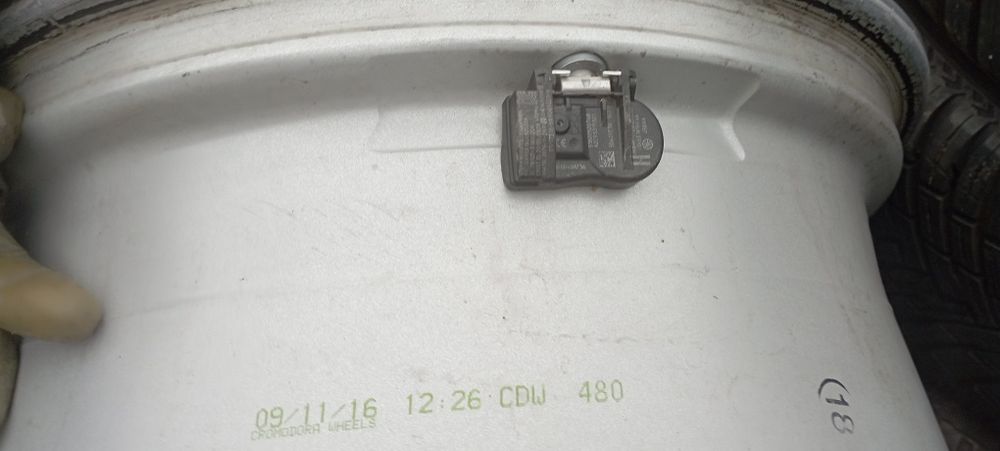 Felgi Aluminiowe 5x108,R18,ET45,8j Land Rover Czujniki